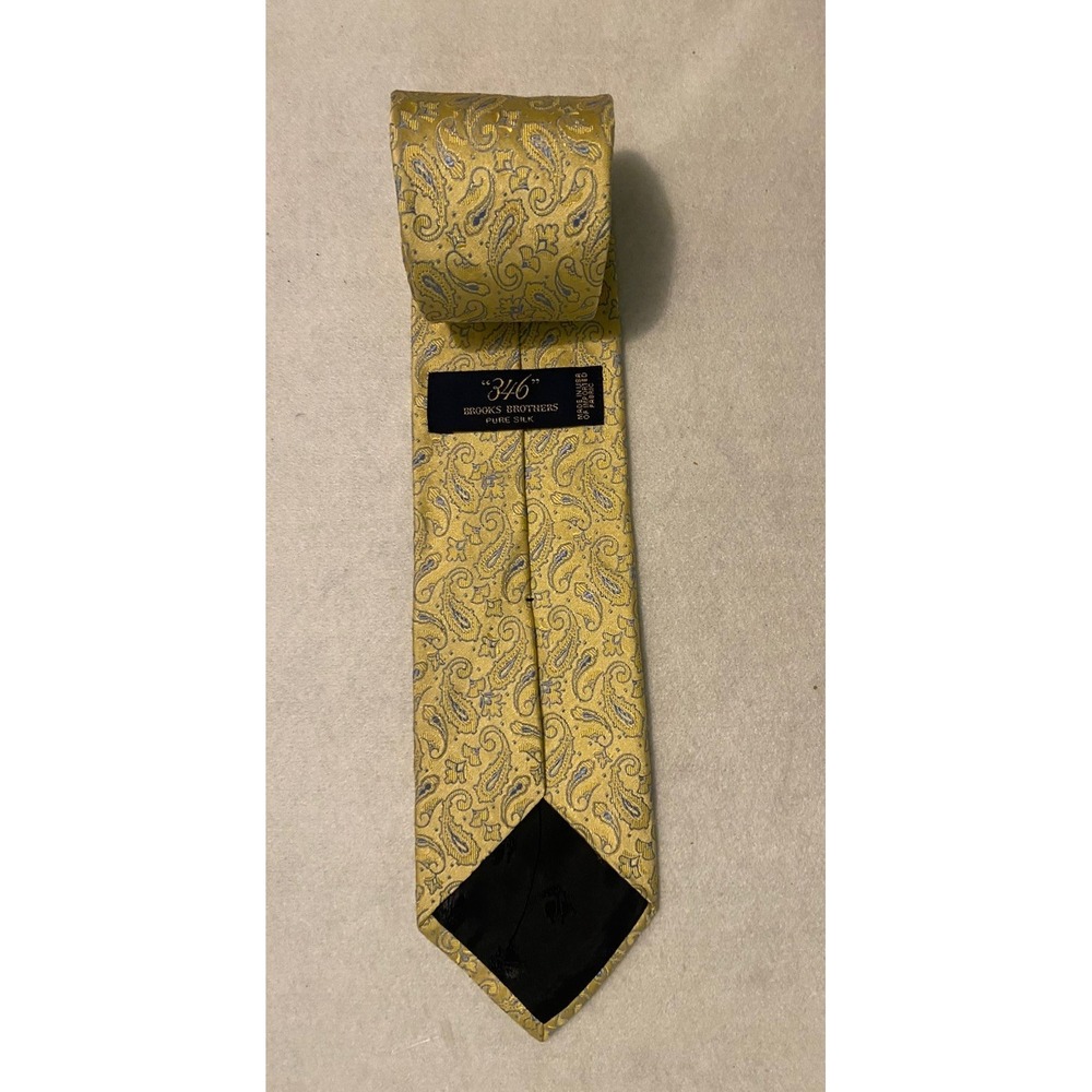 Brooks  Brothers 346 Silk‎ Tie Yellow Paisley Made In the USA